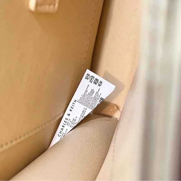 Charles & Keith Yellow Butter Cream Silver Chain Messenger Bag Crossbody Purse - Picture 15 of 15